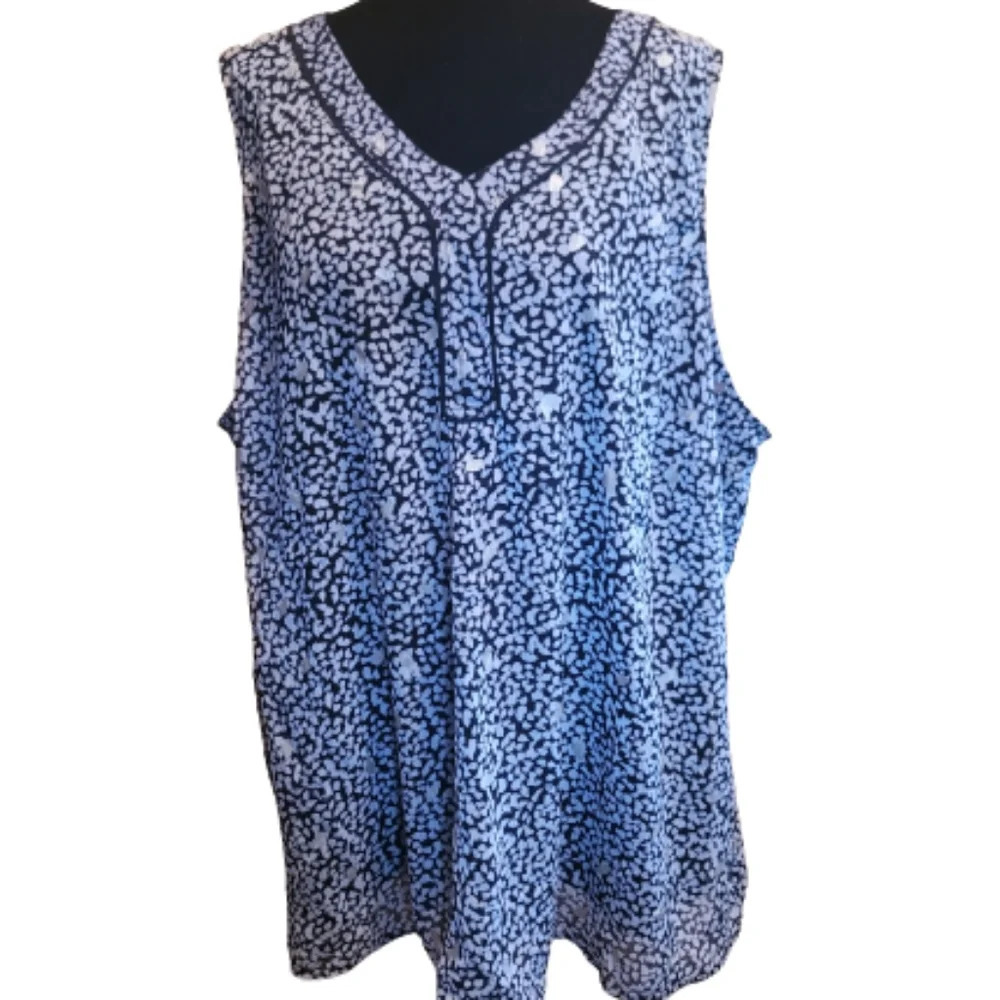 CJ Banks black and white top. 3X